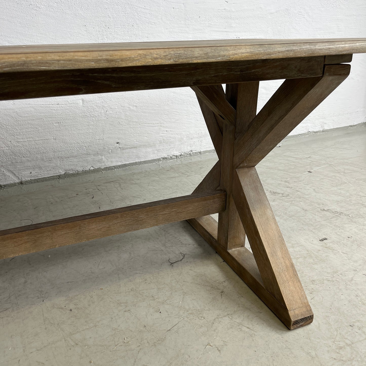 Retro spisebord i naturlig tre