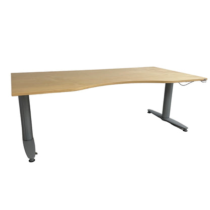 Skrivebord fra Kinnarps, el hev/senk, 180cm