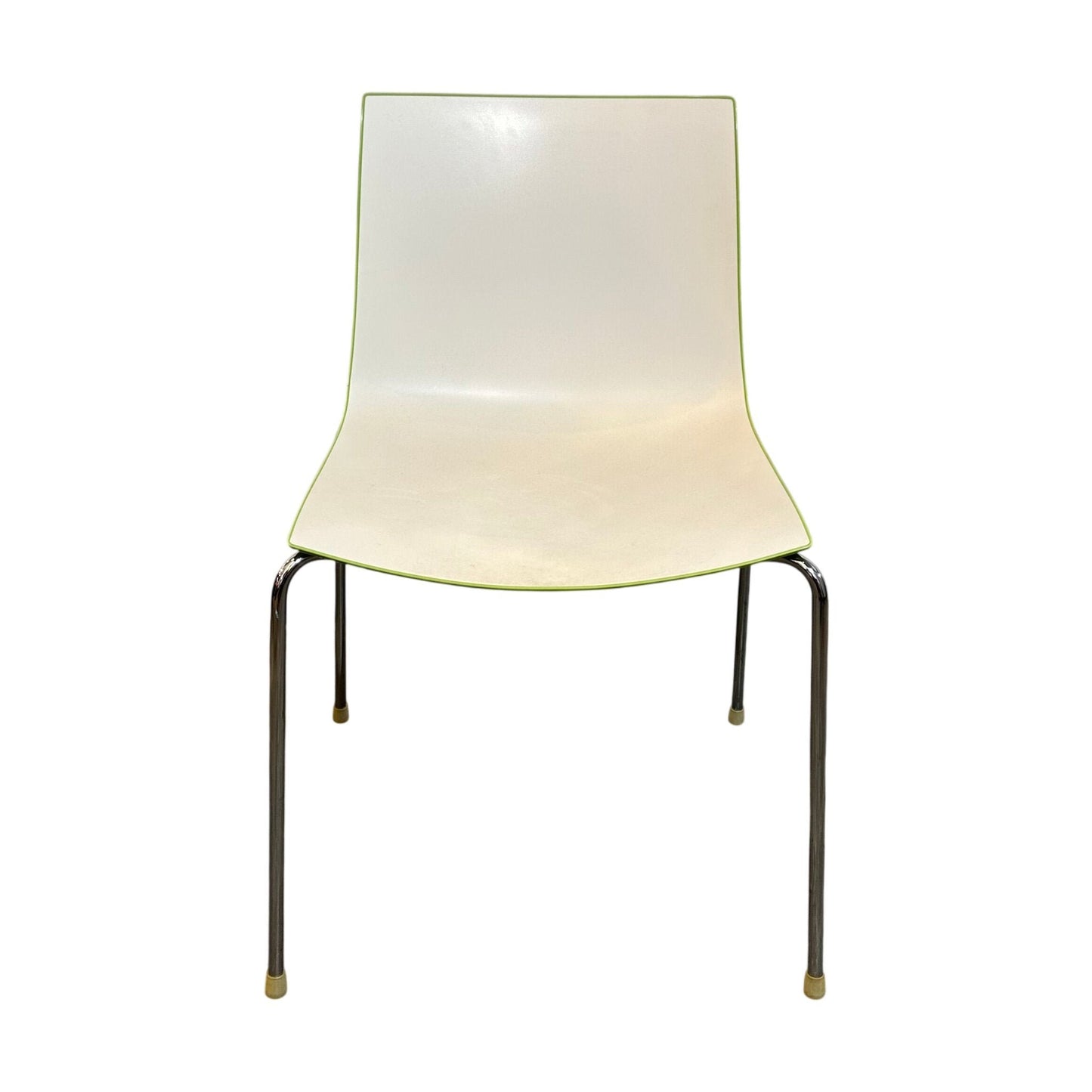 Catifa 46 møteromsstol fra Arper, grønn ramme