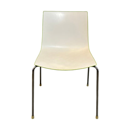 Catifa 46 møteromsstol fra Arper, grønn ramme