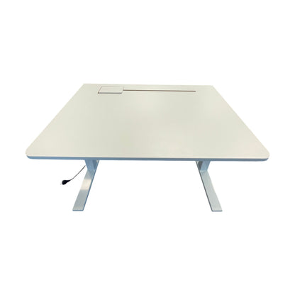 Astro elektrisk hev/senk skrivebord fra Svenheim, hvit laminat, 120x80 cm