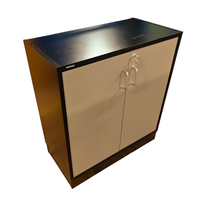 Låsbart arkivskap fra Svenheim, to dører, sort