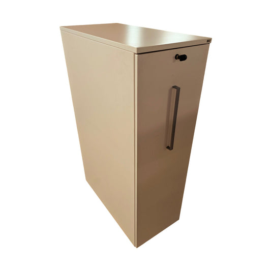 Tårnskap fra Kinnarps, m/ lås, høyre - hvit