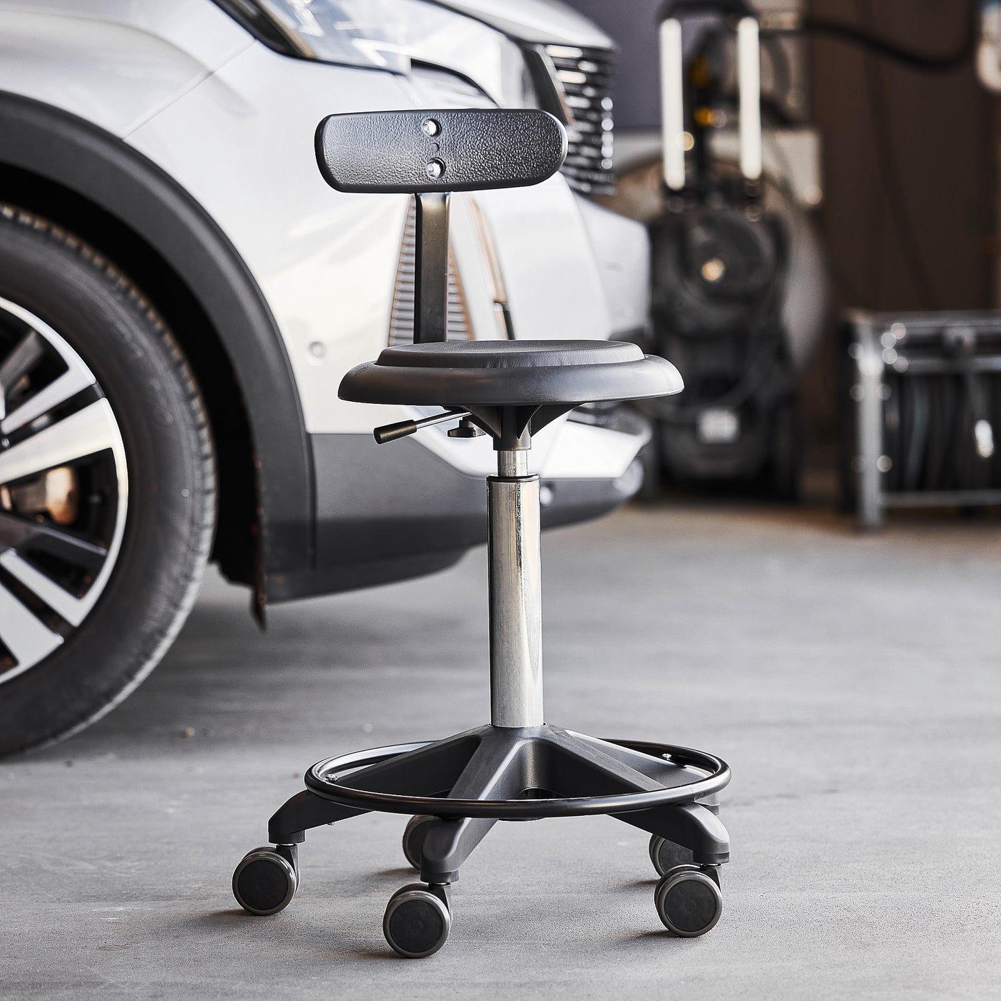 Arbeidskrakk DIEGO med hjul, H540–730 mm, svart kunstskinn