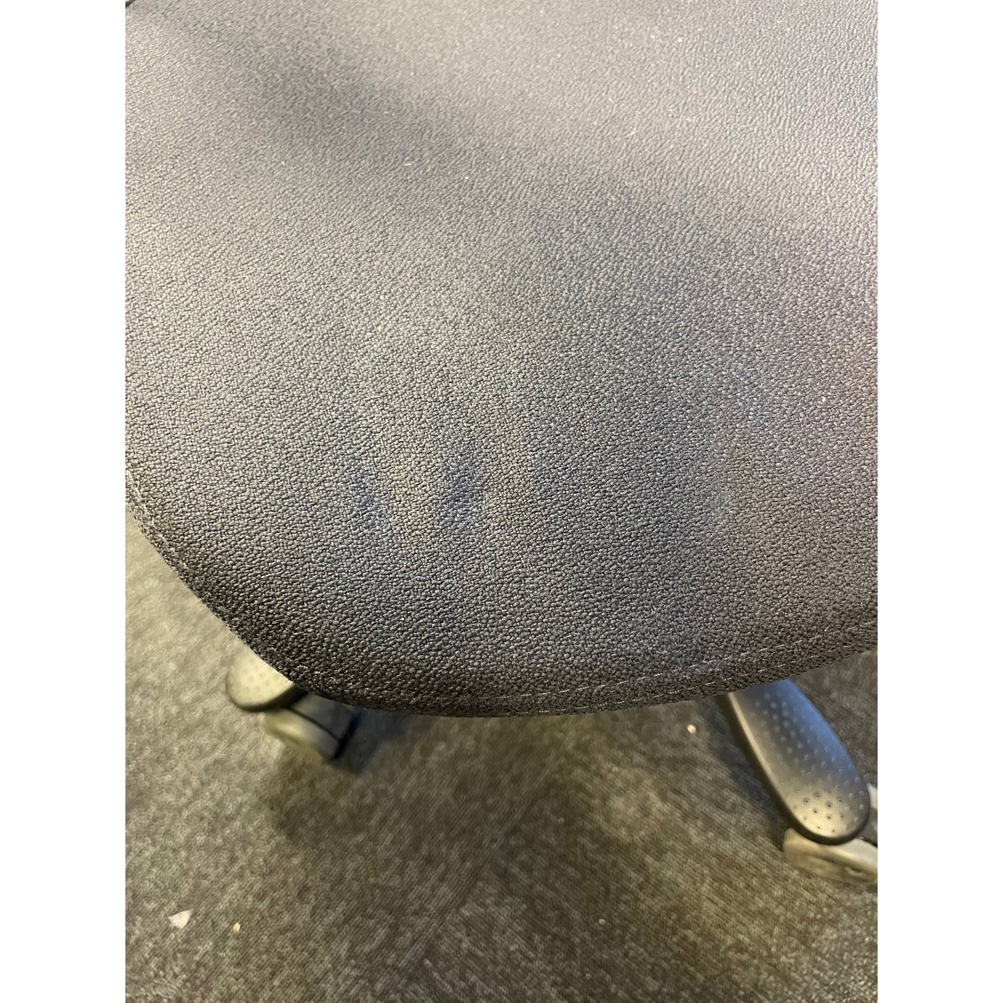 Kontorstol med nakkestøtte fra Kinnarps, Freefloat 6000, grå