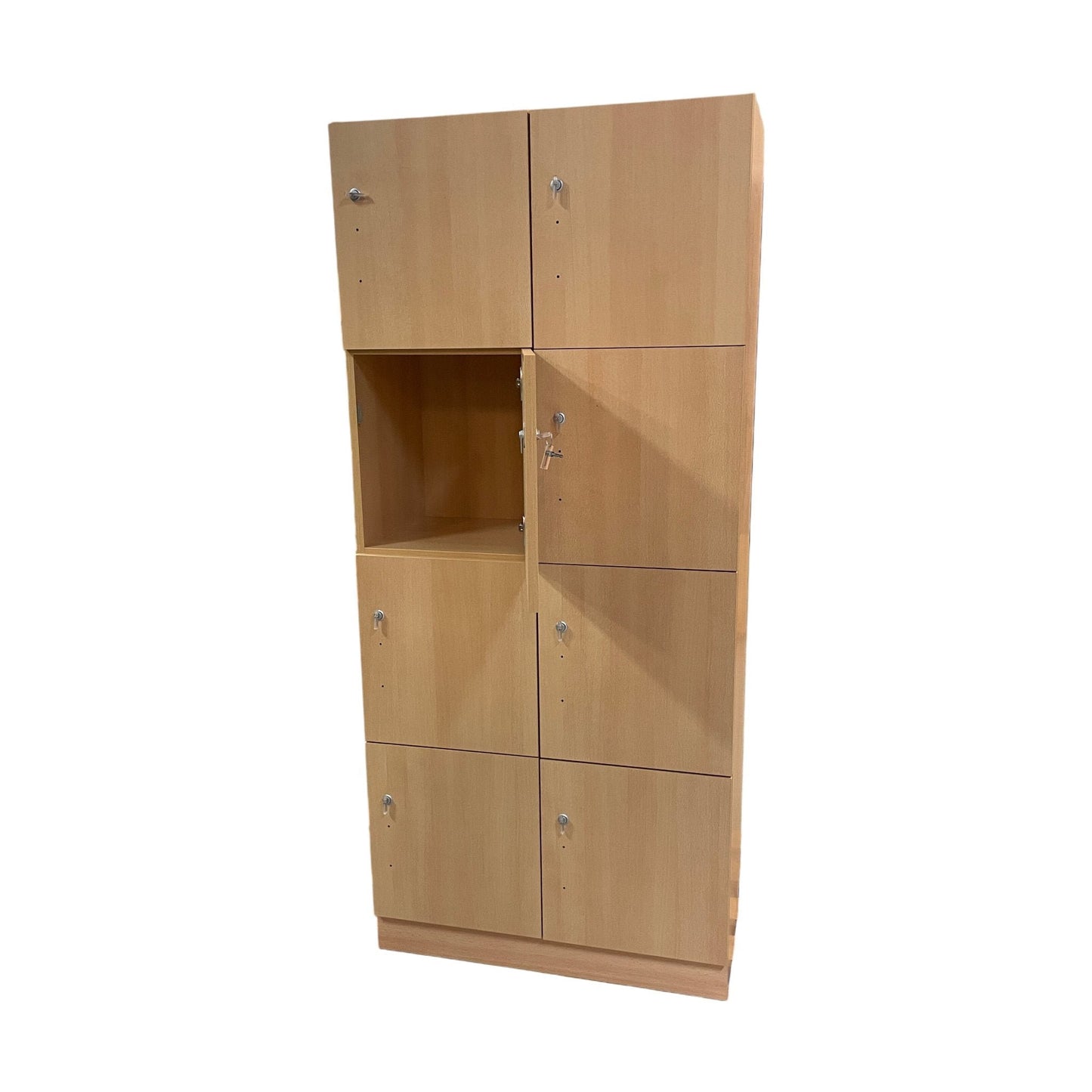 Småromsskap fra Svenheim i bøk