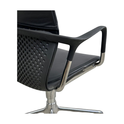 Keyn møteromsstol fra Herman Miller, sort skinn