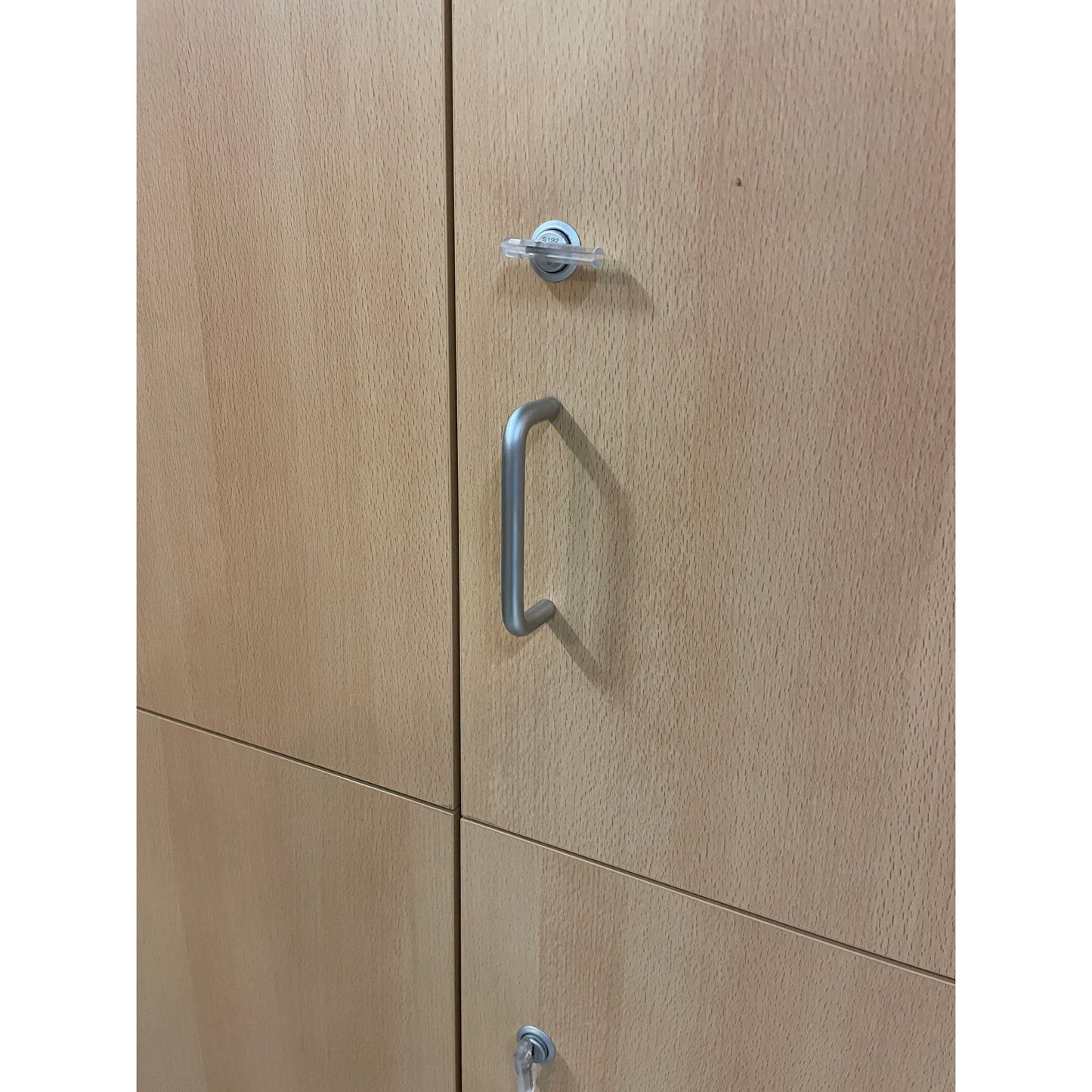 Småromsskap fra Svenheim i bøk