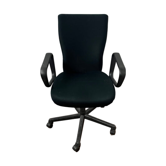 Sort kontorstol med rektangelrygg