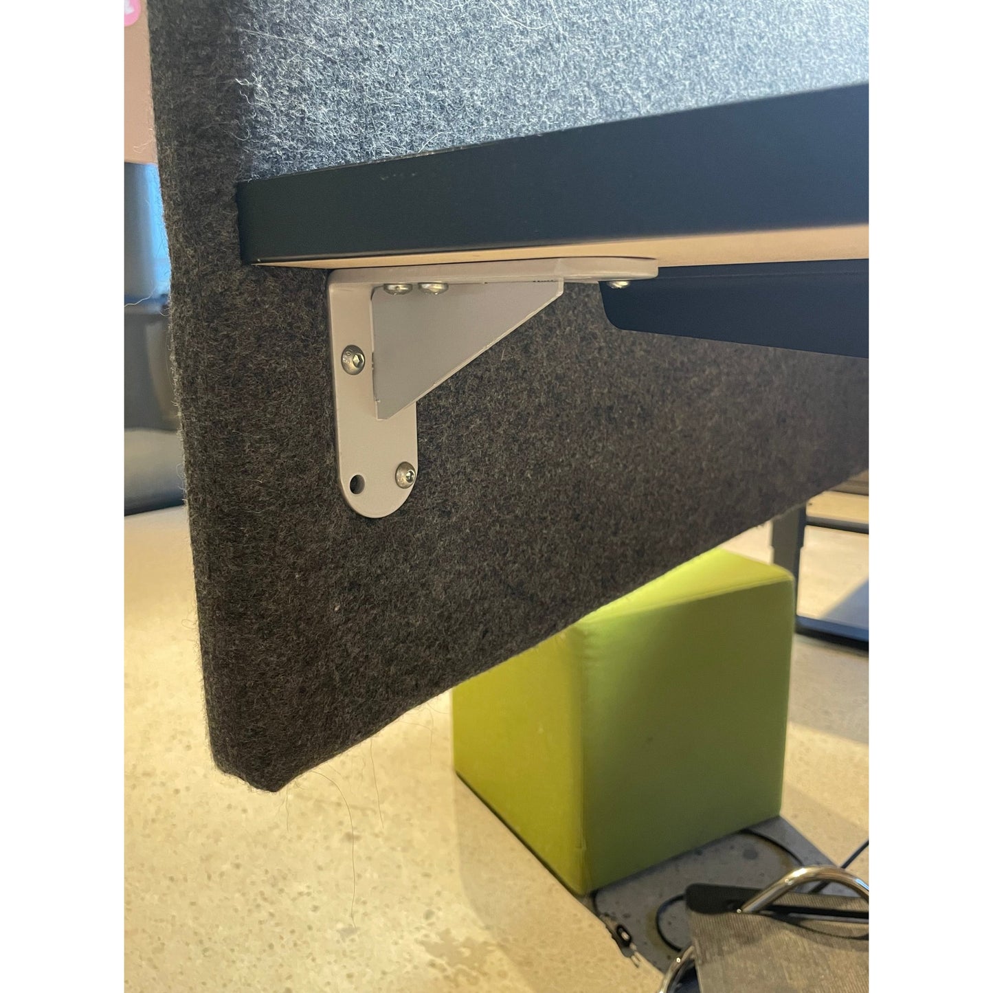 EFG skillevegg, mørk grå ull, 140x60 cm