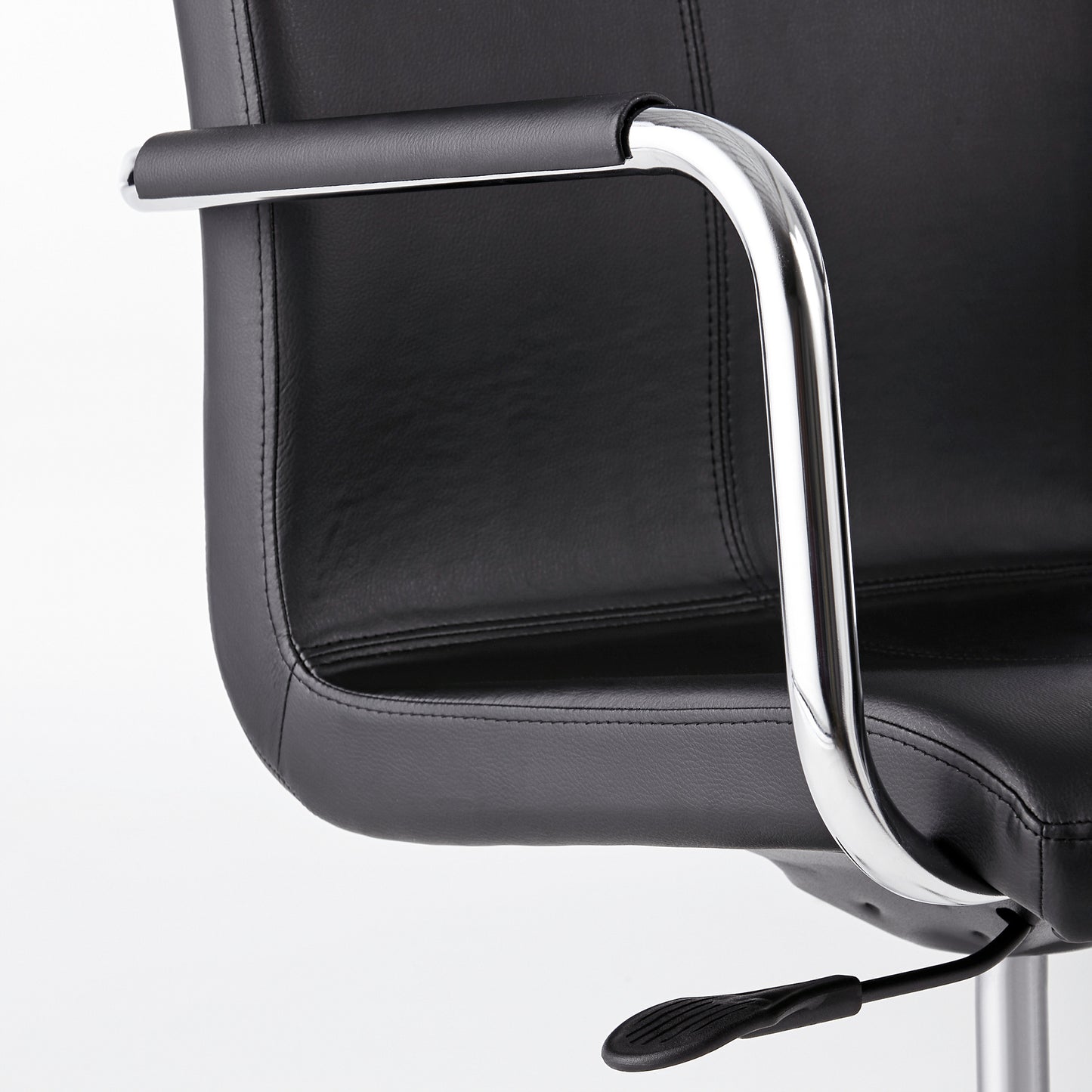 Konferansestol DELTA fra AJ Produkter, svart kunstskinn