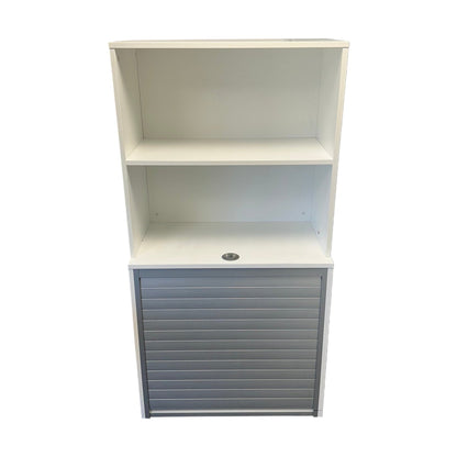 Hylle fra IKEA, hvit, med rullegardin