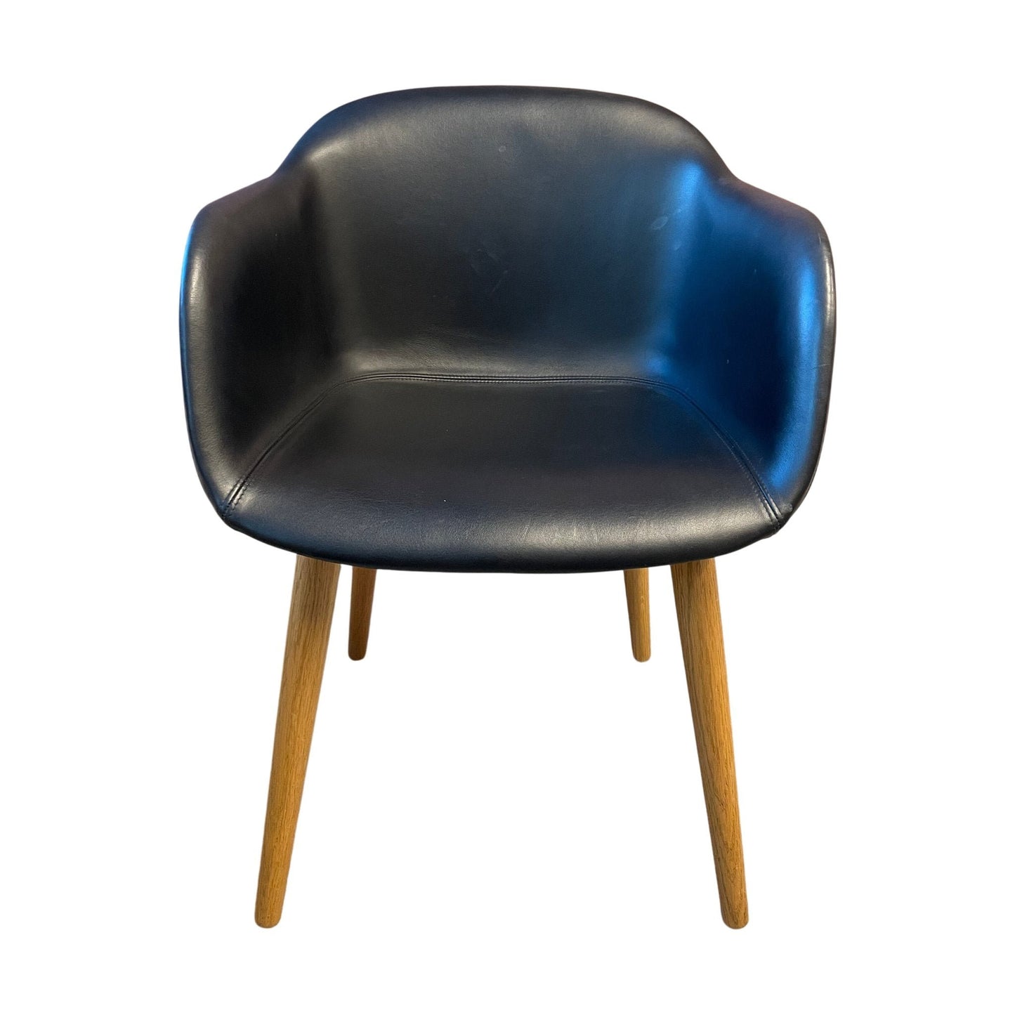 Skinn loungestol med treben, svart