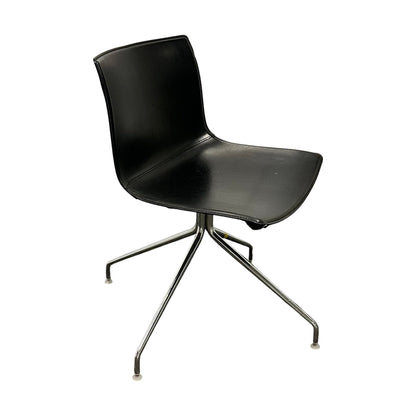 Catifa 53 spisestol i sort skinn