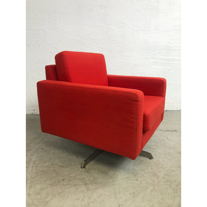 Bolia lenestol i rødt ullstoff