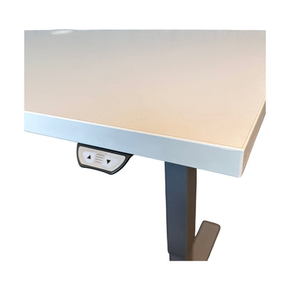 Elektrisk hev/senk skrivebord inkludert bordskillevegg, 160x80 cm