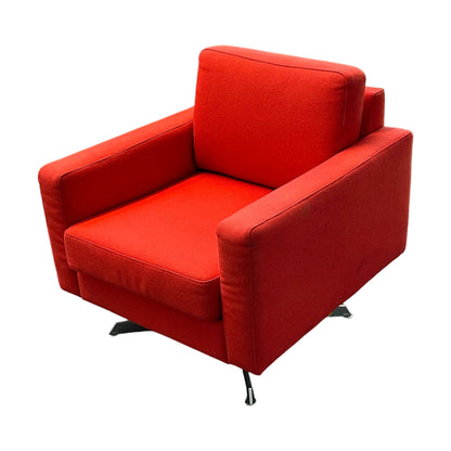 Bolia lenestol i rødt ullstoff