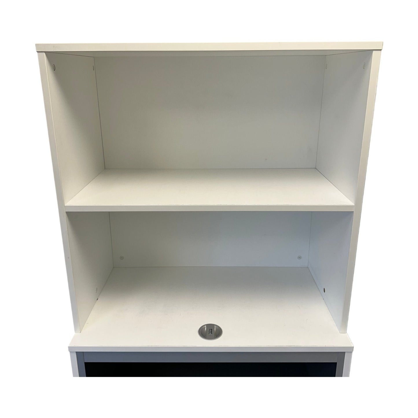 Hylle fra IKEA, hvit, med rullegardin