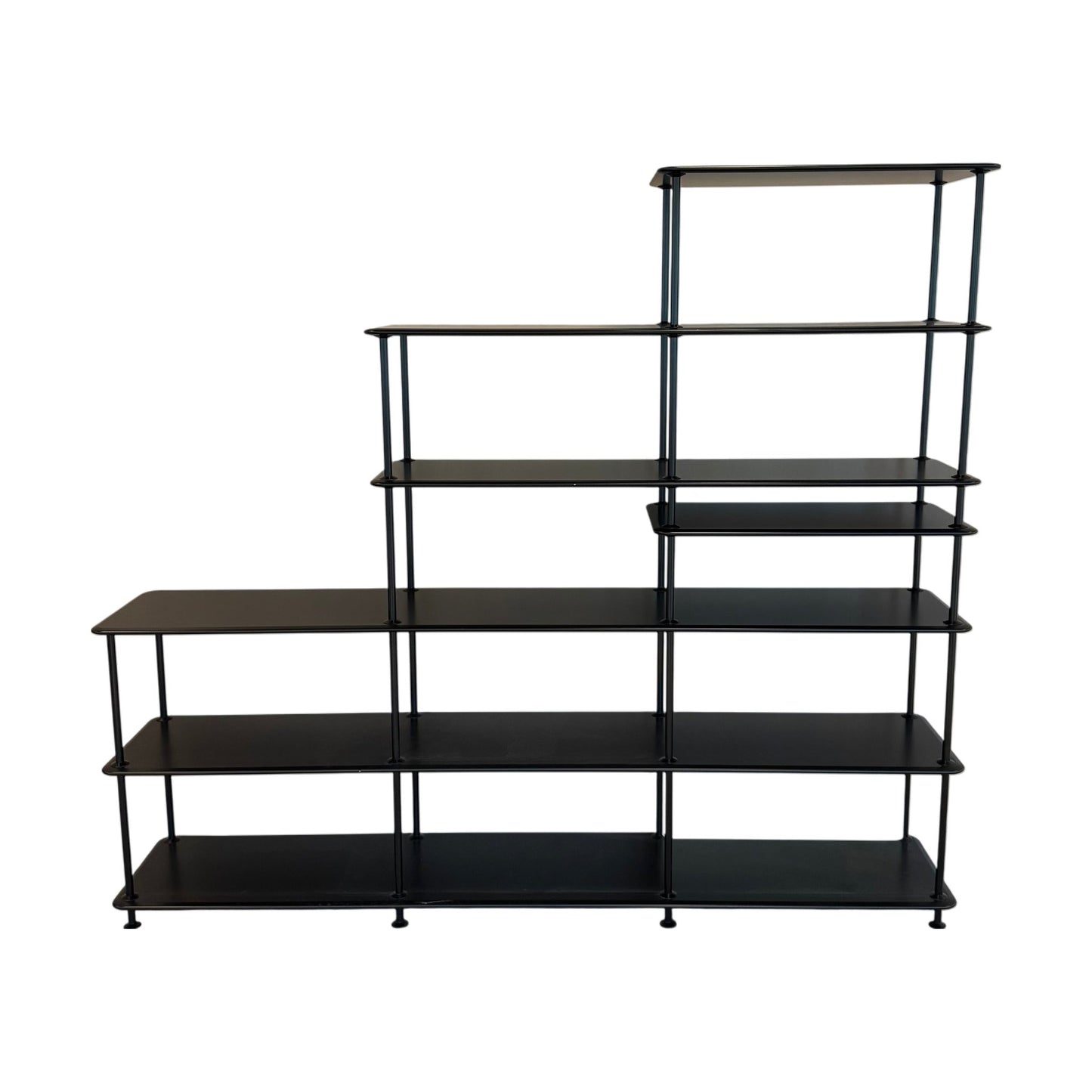 Helsort og praktisk hyllereol