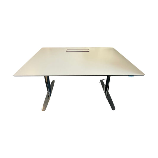 Edsbyen elektrisk hev/senk skrivebord fra Edsbyn, hvit laminat, 140x90 cm