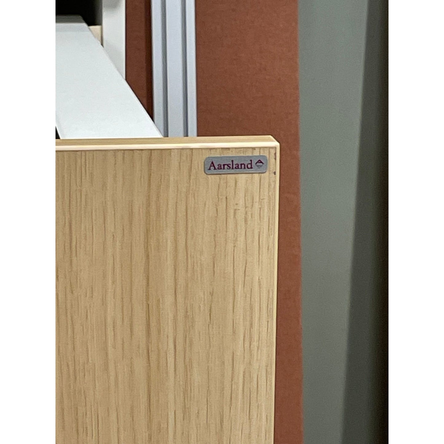 Tårnskap fra Aarsland, dobbel åpning, trefarget