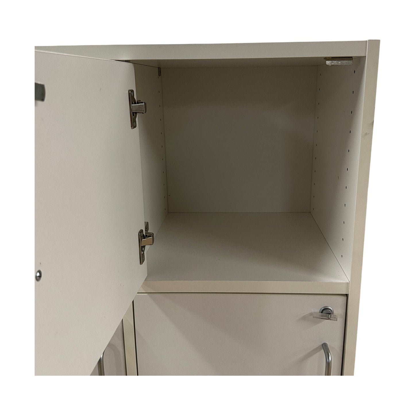 Låsbart skap fra Svenheim, hvit