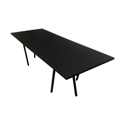 Down møtebord, svart treflate m/ sorte metallben, 250cm