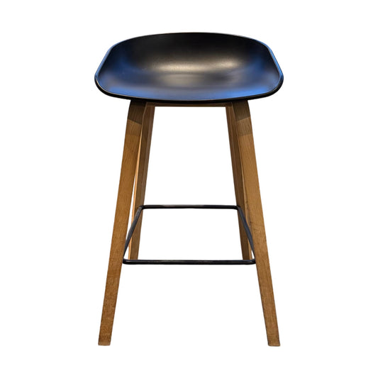 Krakk fra HAY, About a stool