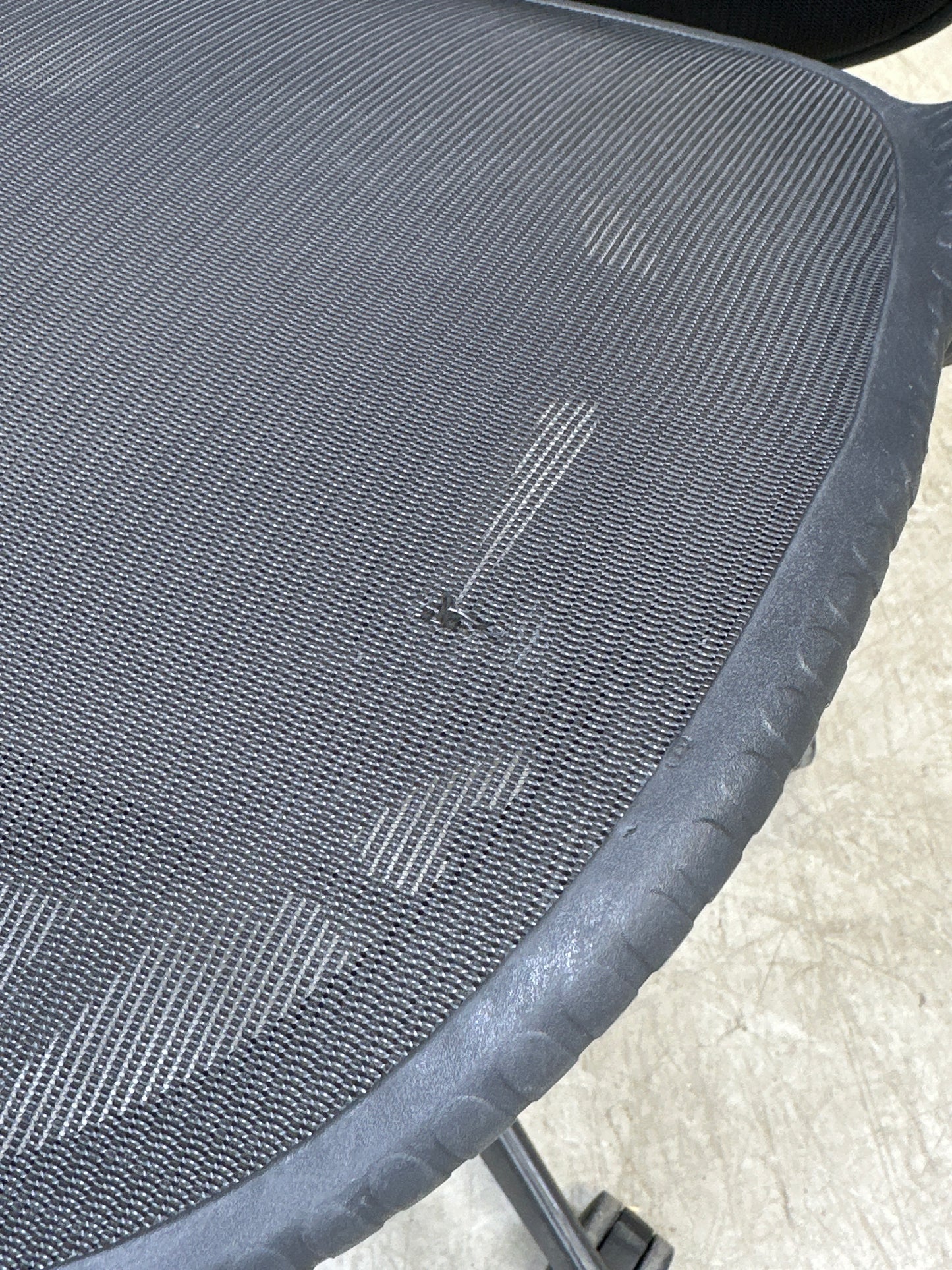 Mirra 2 kontorstol fra Herman Miller, svart