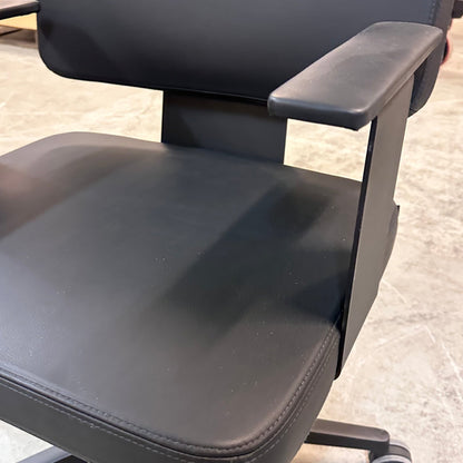 Grand kontorstol fra Horreds, skinn