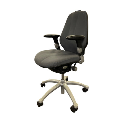 Kontorstol fra RH Logic, grå