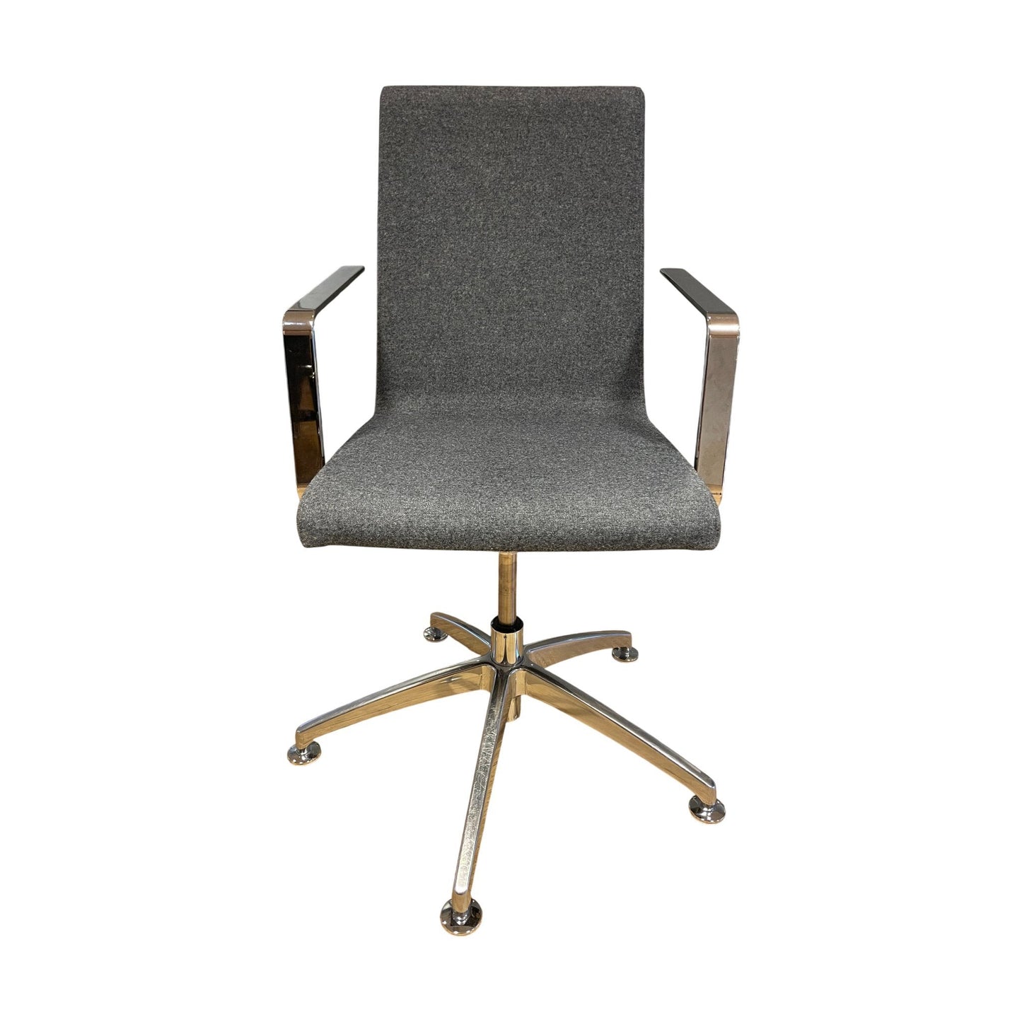 EFG Woods konferansestol, grå stoff med krom ben