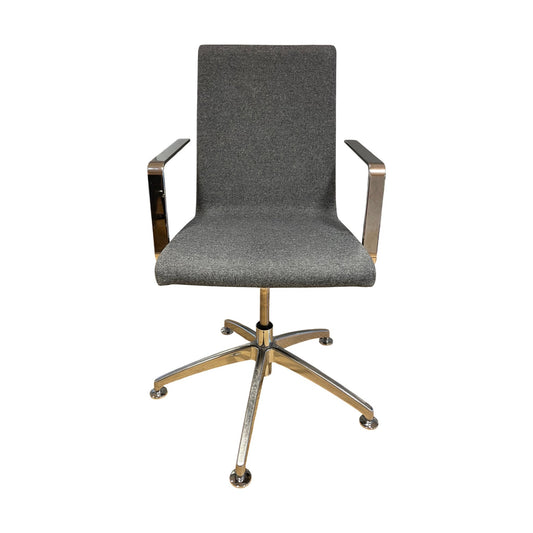 EFG Woods konferansestol, grå stoff med krom ben