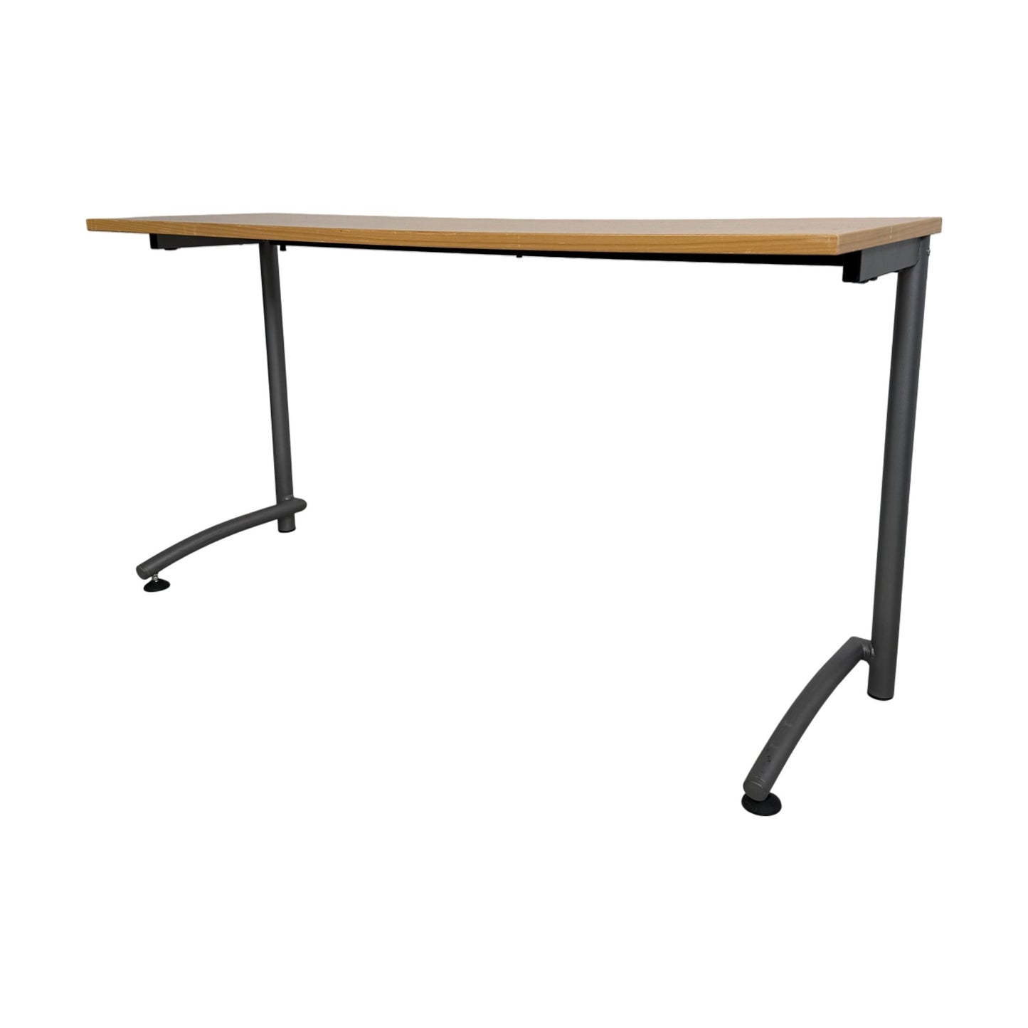 EFG skrivebord, praktisk for fleksible løsninger, 140cm