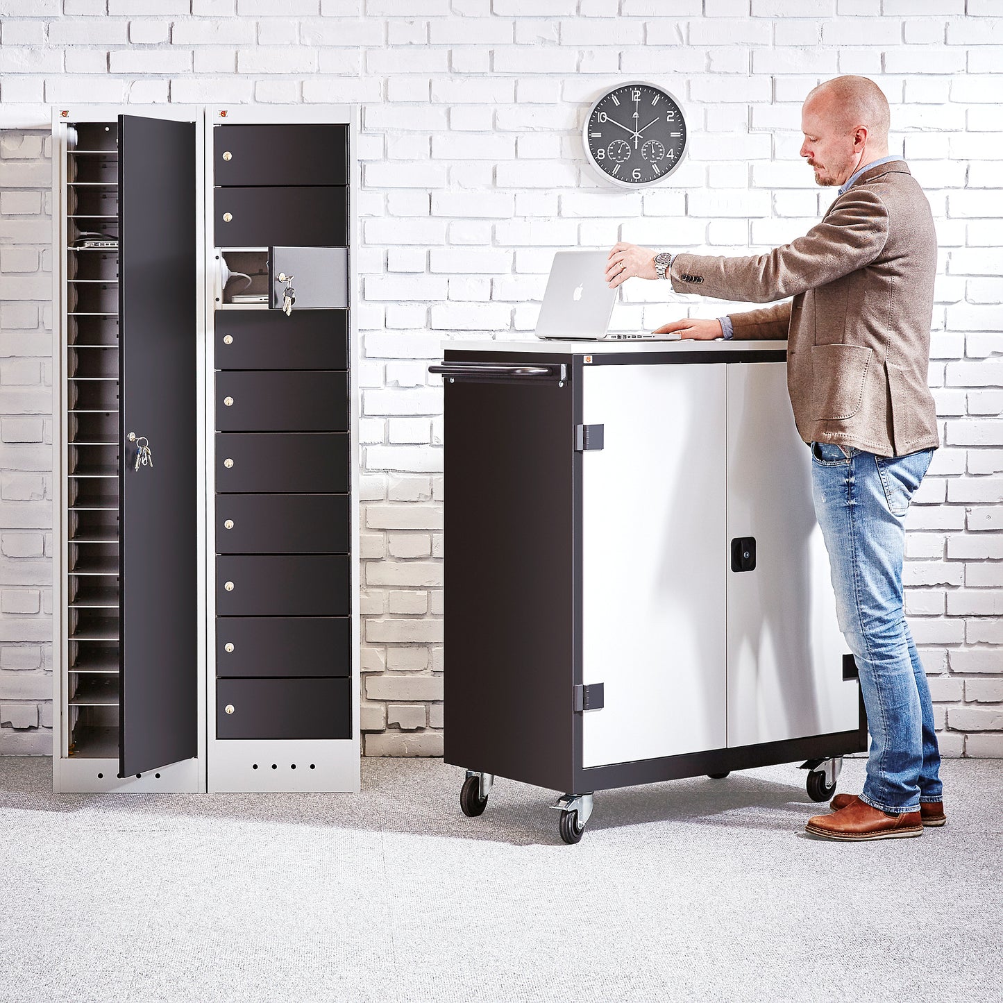 Ladeskap RECOVER, 10 rom, grå/svart