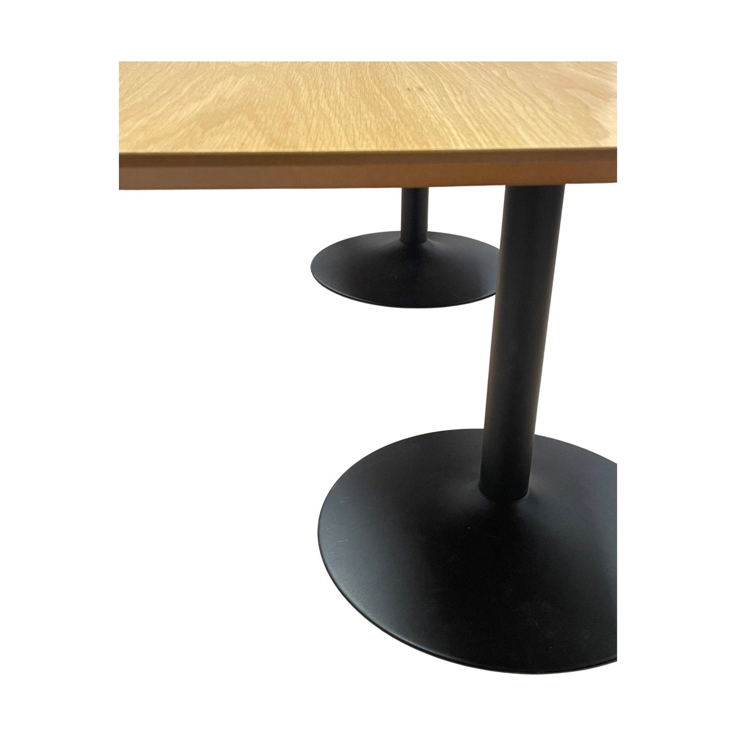 Møtebord i trefarge med trapesformet bordplate, sort understell, 360x120 cm