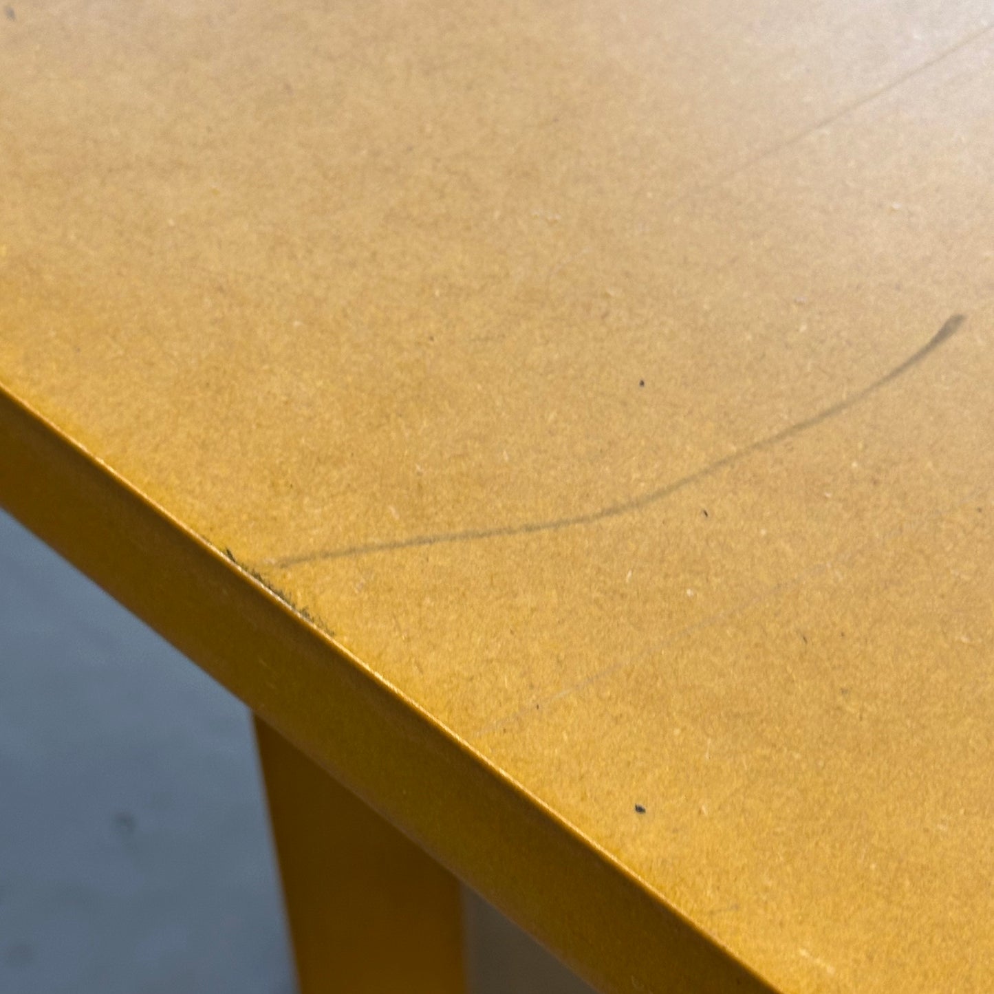 Sittebenk i tre, valcromat