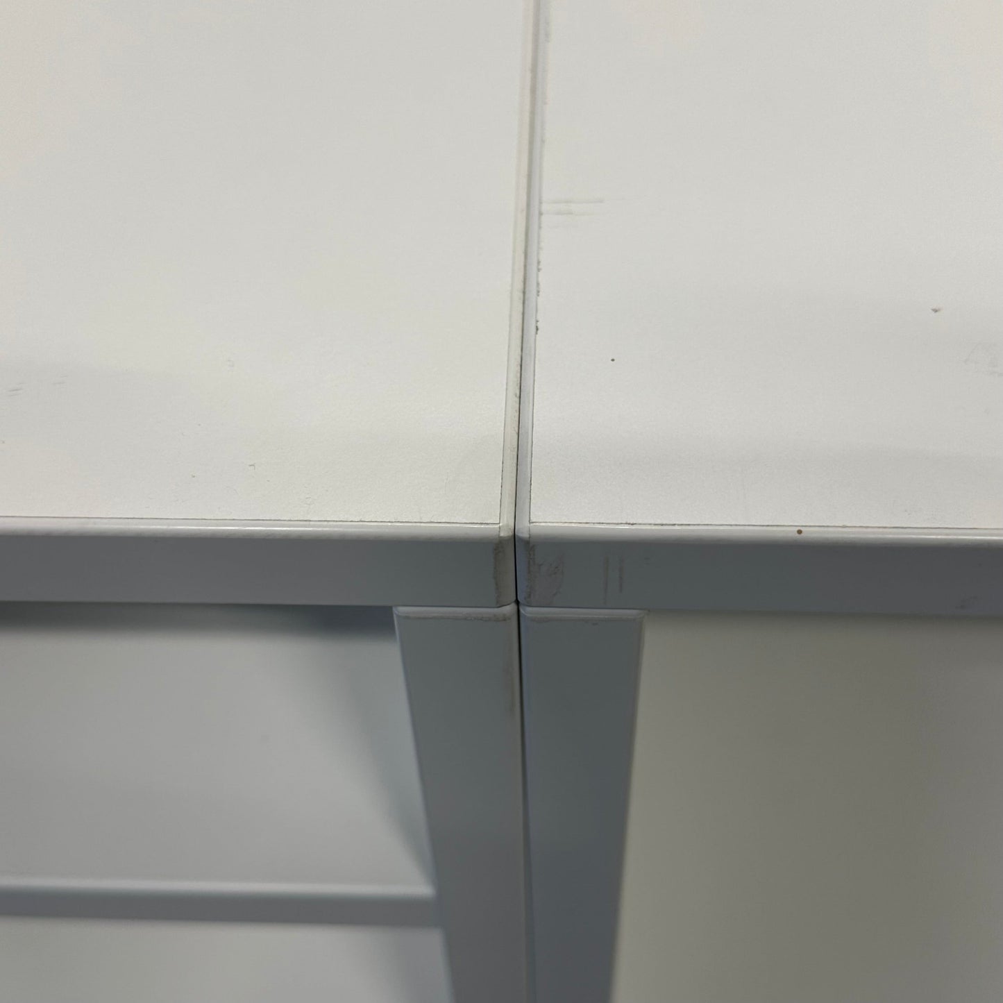 Bokhylle i hvit fra QBUS – 3 hyller, B120 cm