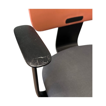 Tion 2140 møteromsstol fra HÅG, svart og rød