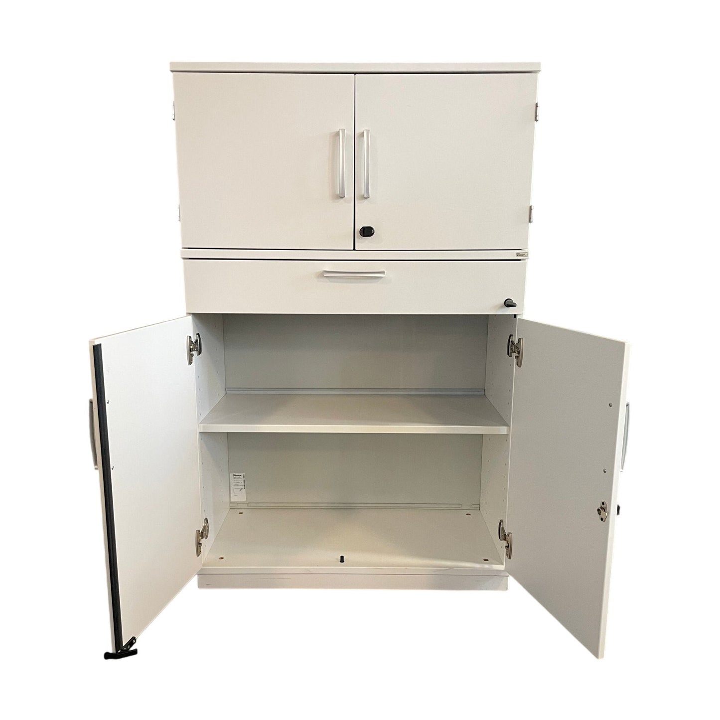 Skap fra Kinnarps, hvit, 4 dører + skuff