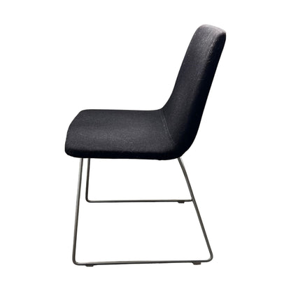 Møteromsstol i ullstoff, metallramme