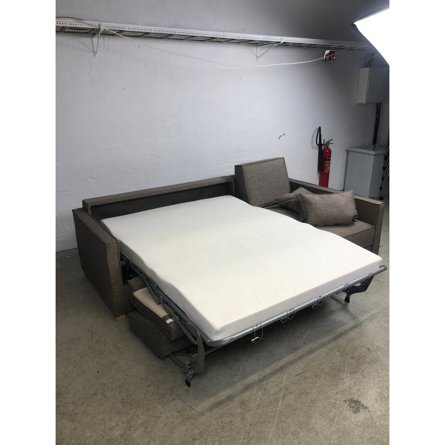 Jordfarget sovesofa