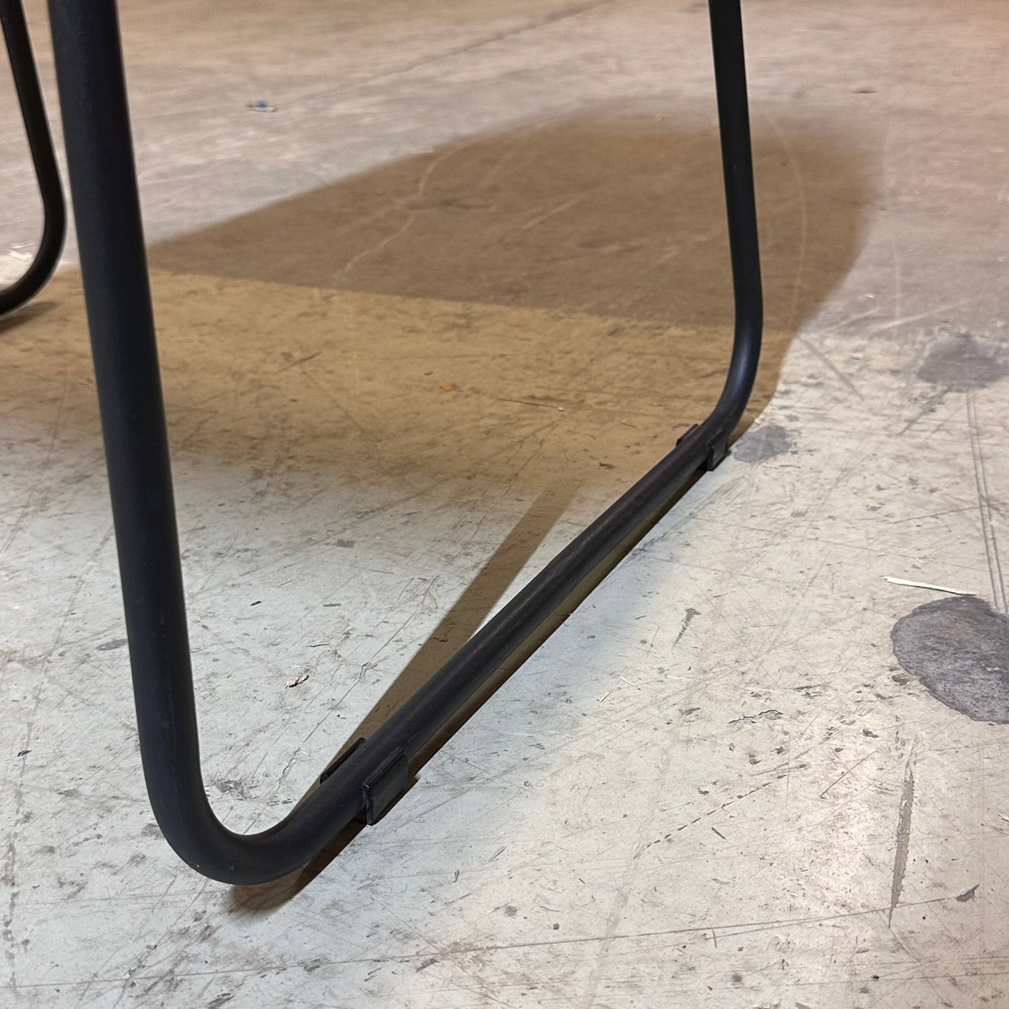 Møtestol i grå/grønn