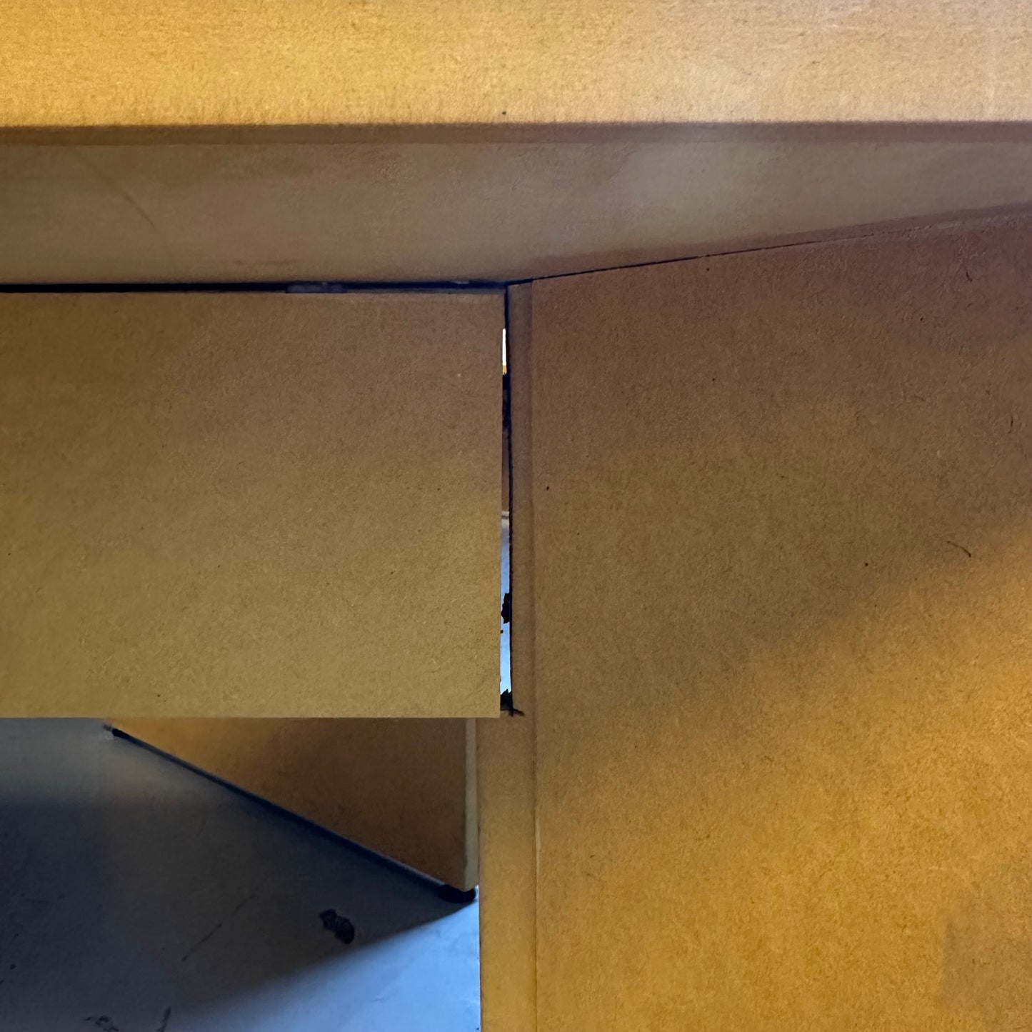 Sittebenk i tre, valcromat