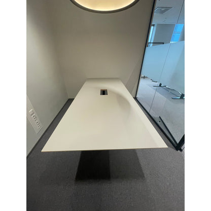 Møtebord i grå med svart understell, 240x100 cm