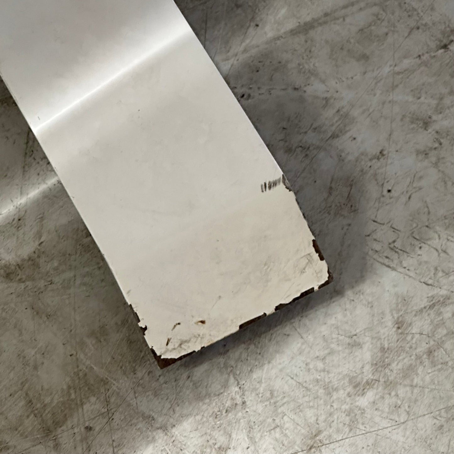 Elektrisk hev/senk skrivebord, hvit laminat, 140x80 cm