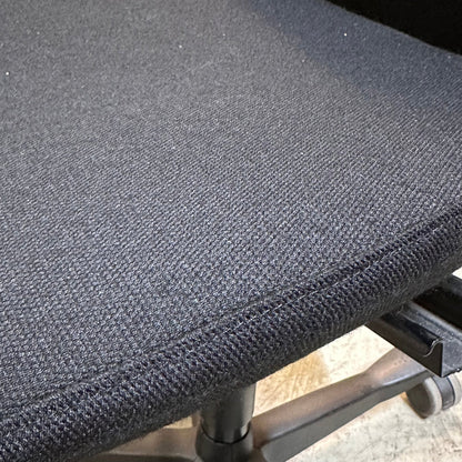 Kontorstol fra Kinnarps m/nakkestøtte, svart