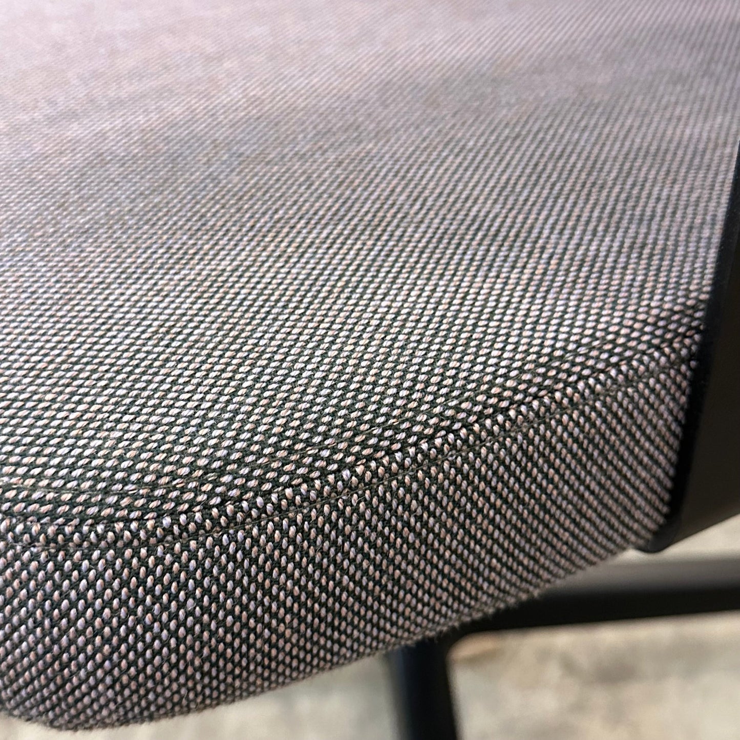 Grand møteromsstol fra Horreds, lilla