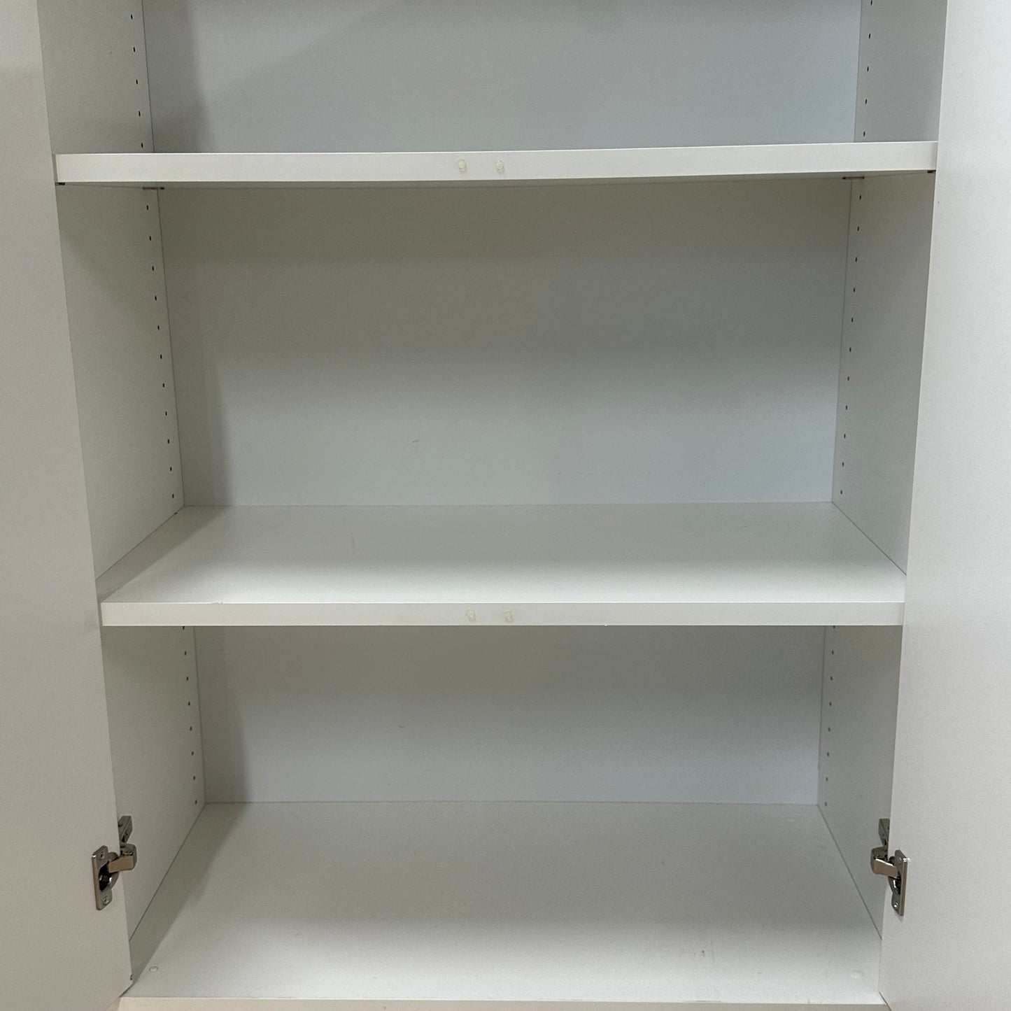 Arkivskap fra Svenheim, dobbel dør, hvit