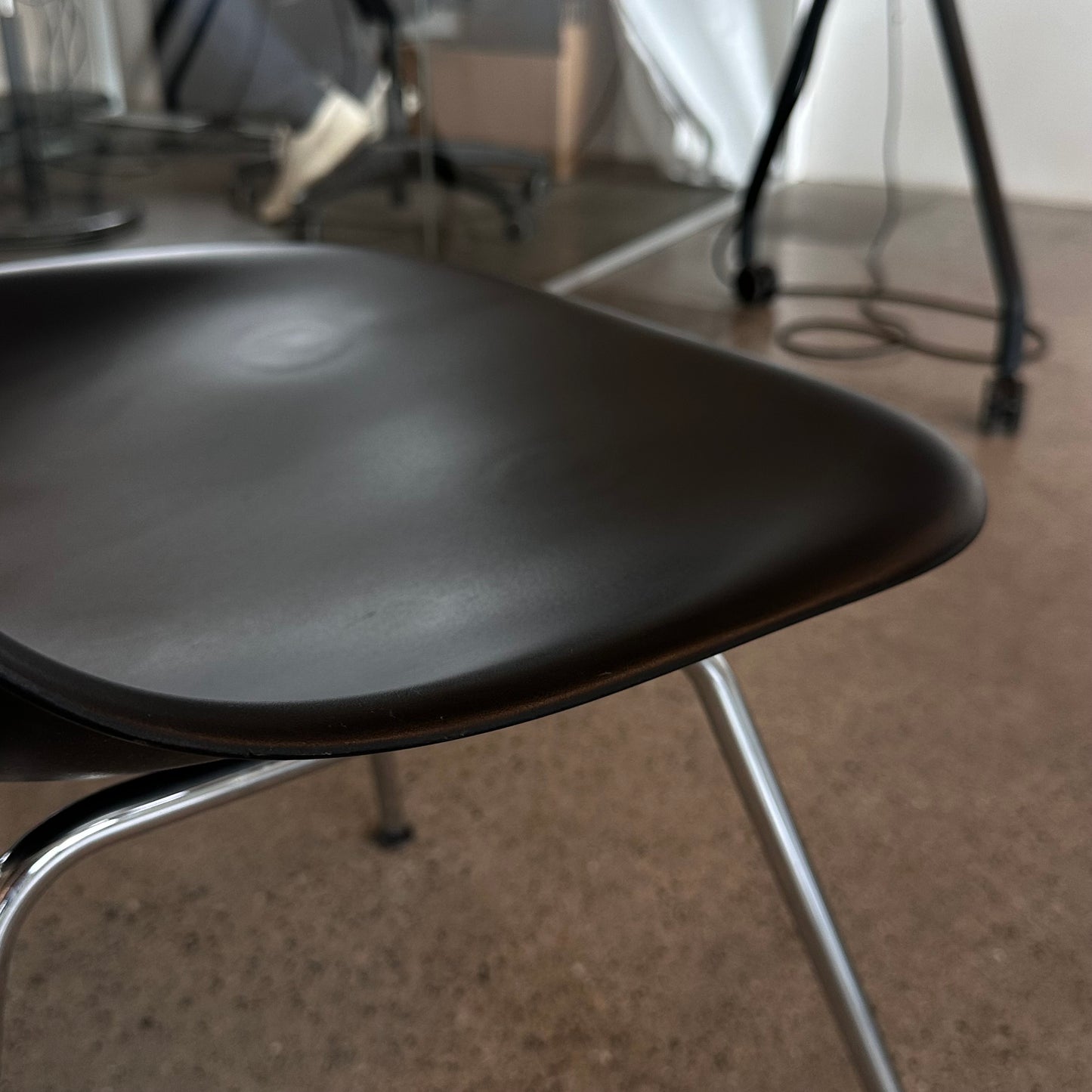 Vitra Eames Plastic Side Chair DSX stol